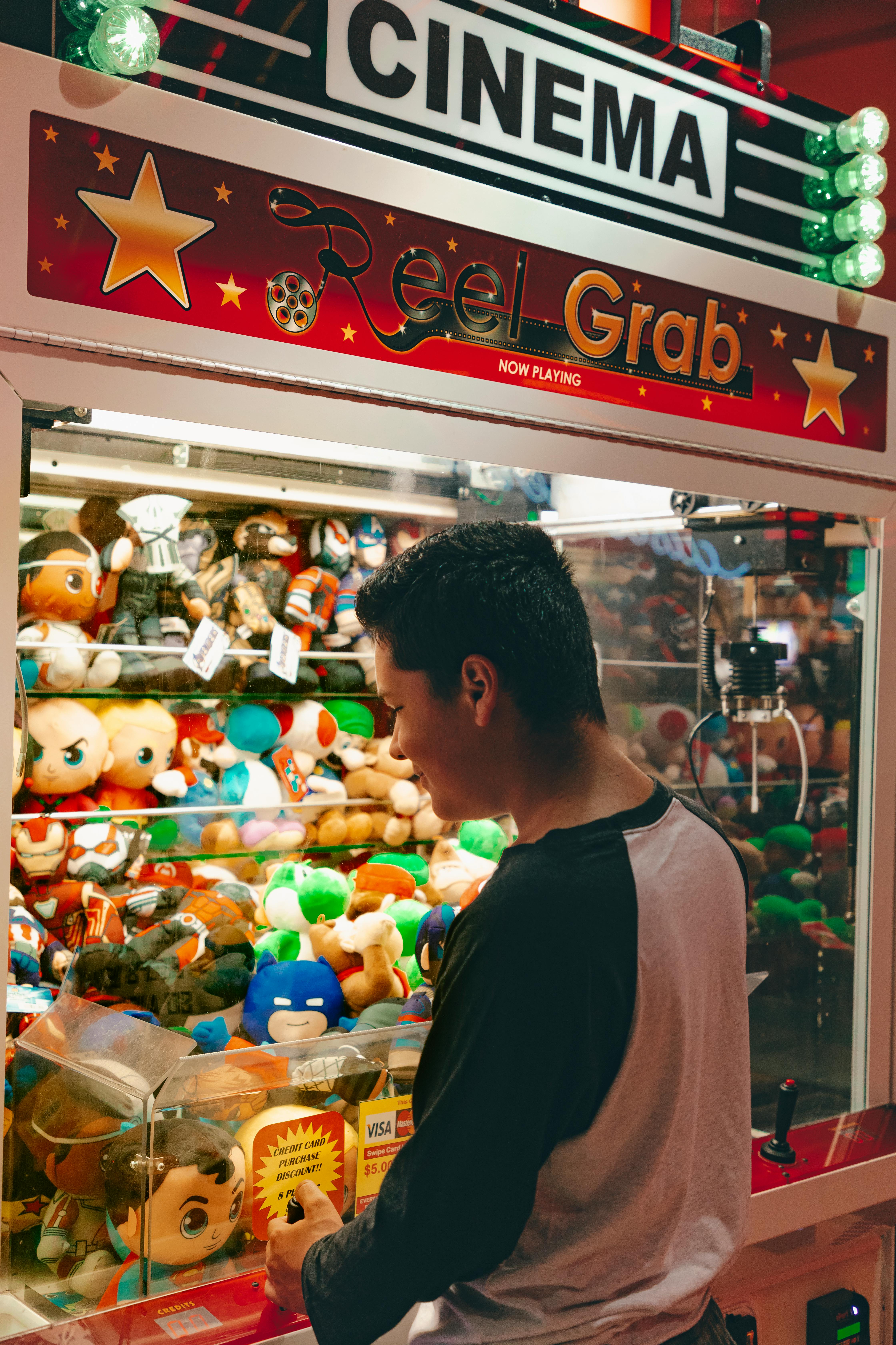 Cinema claw machine